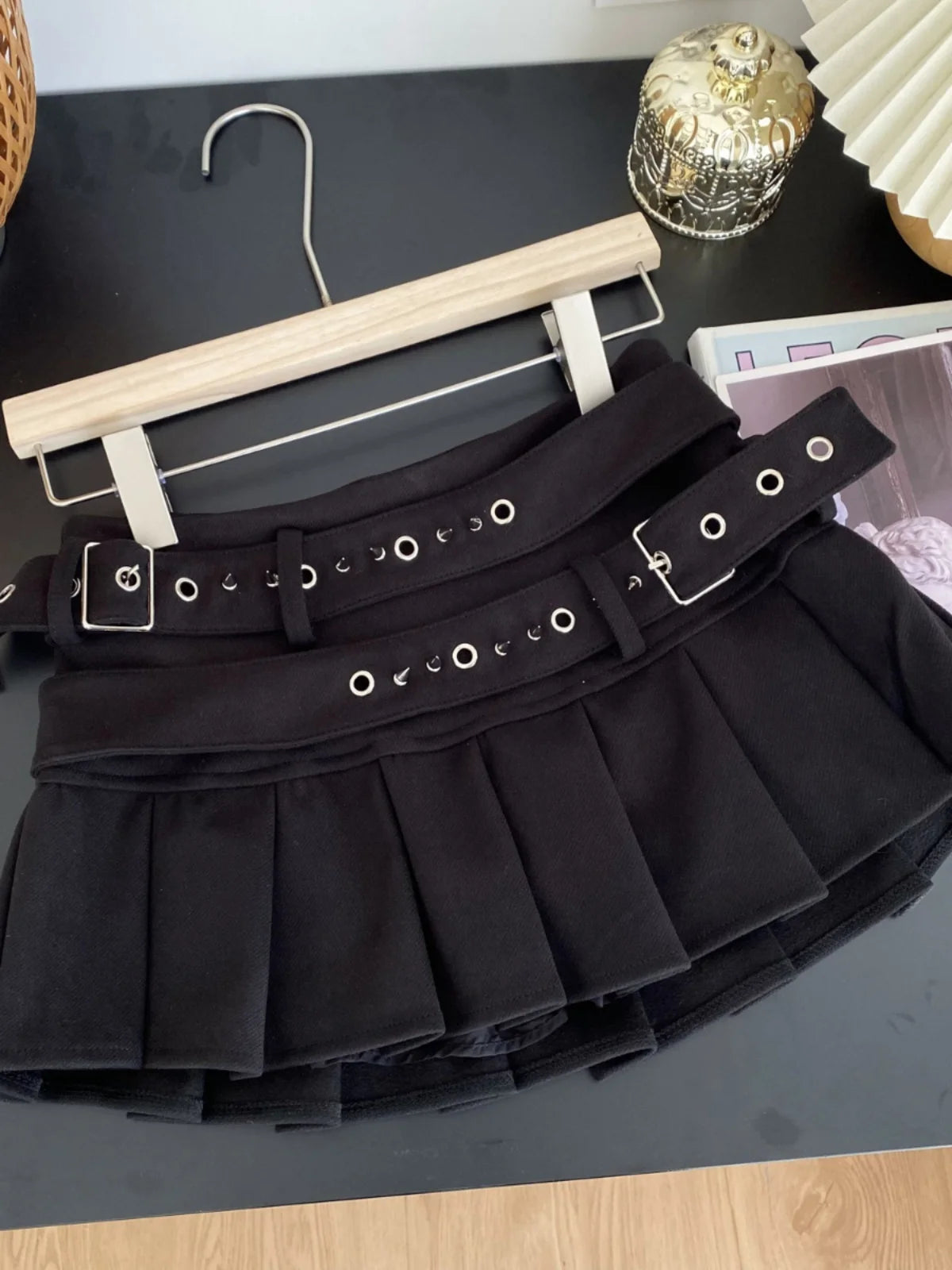 Trendy Minirok met Riem – Verleidelijk Retrodesign