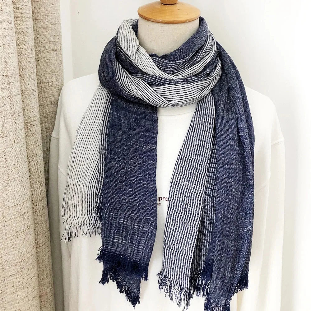Stijlvolle wintersjaal kleur marineblauw